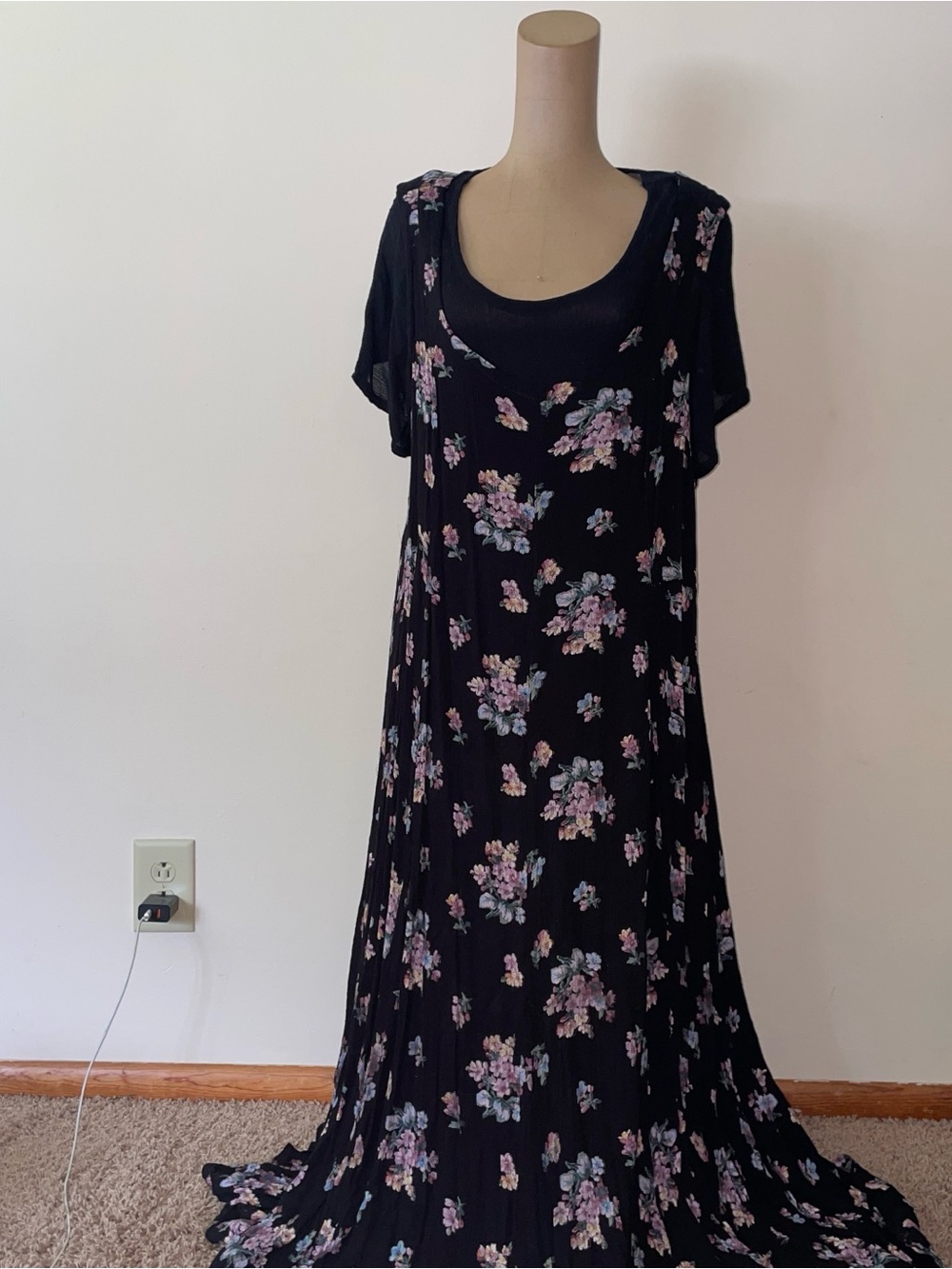 Women's VNTGE LOLA P. Black Floral Dress -rayon
